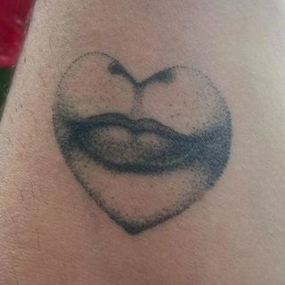 Cécile Michel Handpoke Tattoo