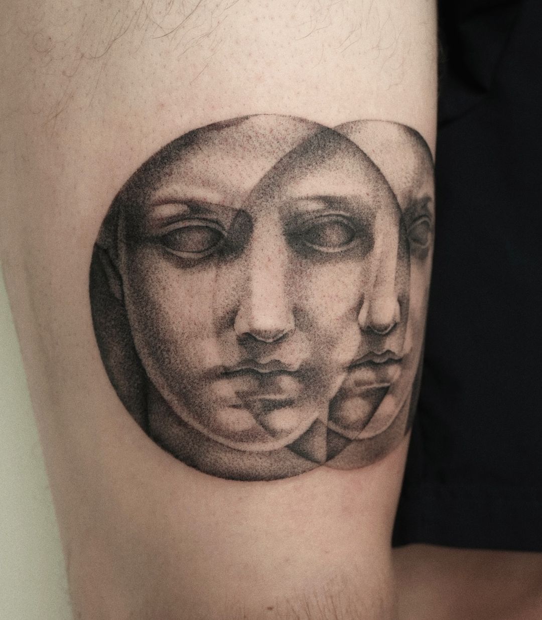 Tatouage par Ugo Messebasse