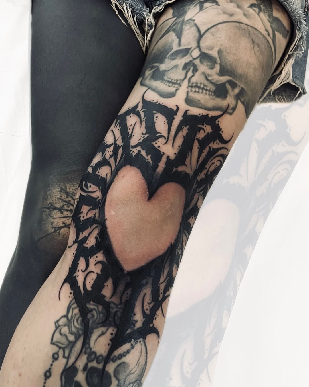 Tatouage par Maison Noire Tattoo Auch