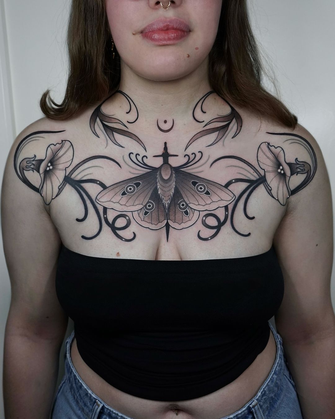 Tatouage par Ananda RIVE Black Neotraditional Tattoos In Paris