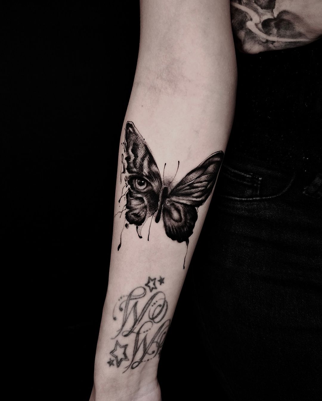Tatouage par ʟ'ᴀᴛᴇʟɪᴇʀ Sᴀɴs ᴠɪsᴀɢᴇ