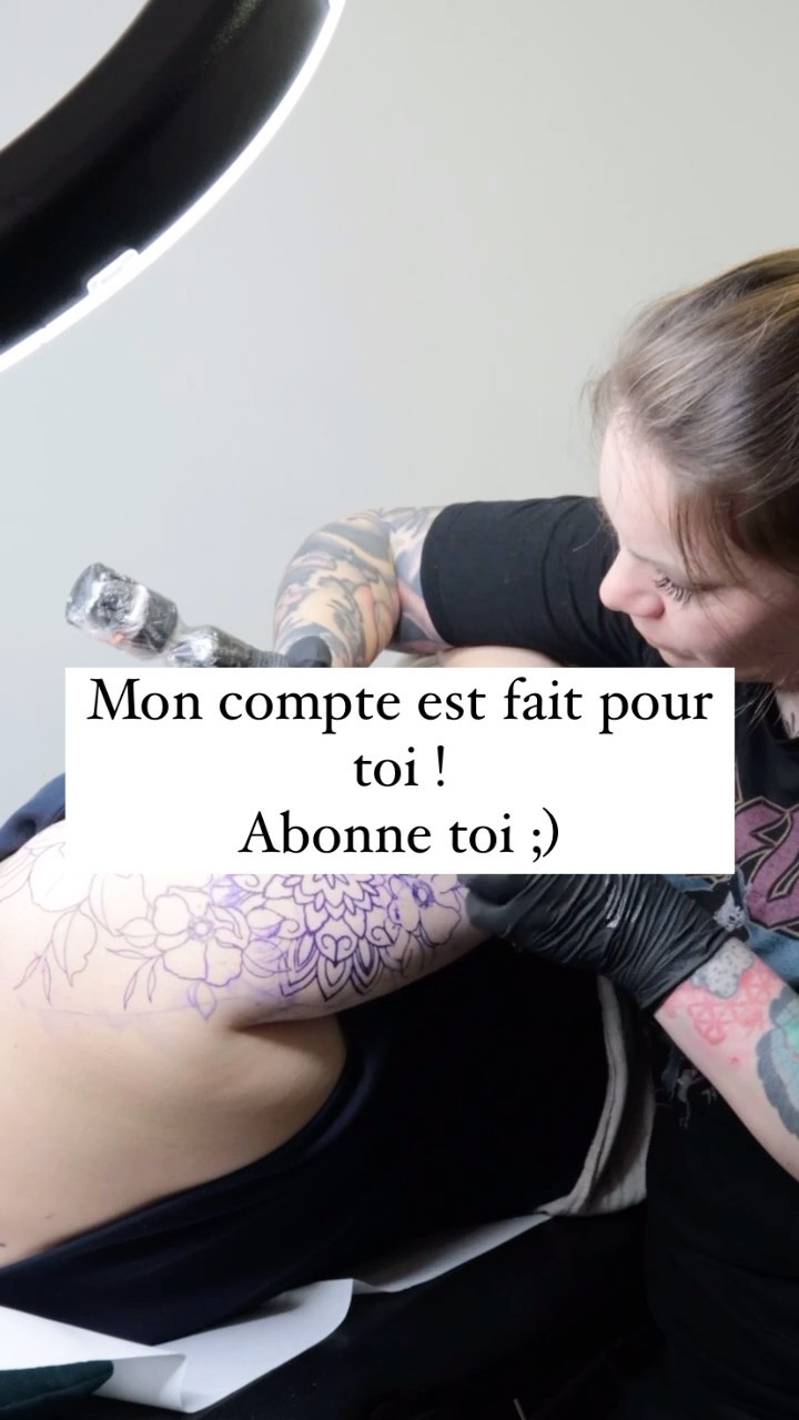 Tatouage par Tatouage Floral Fin Angers