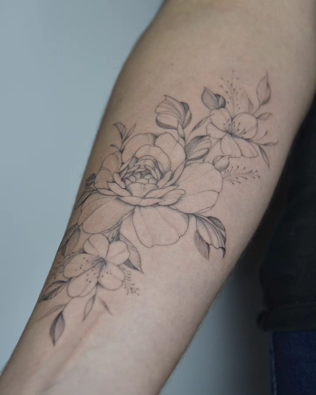 Travail de Tatouage Floral Fin Angers