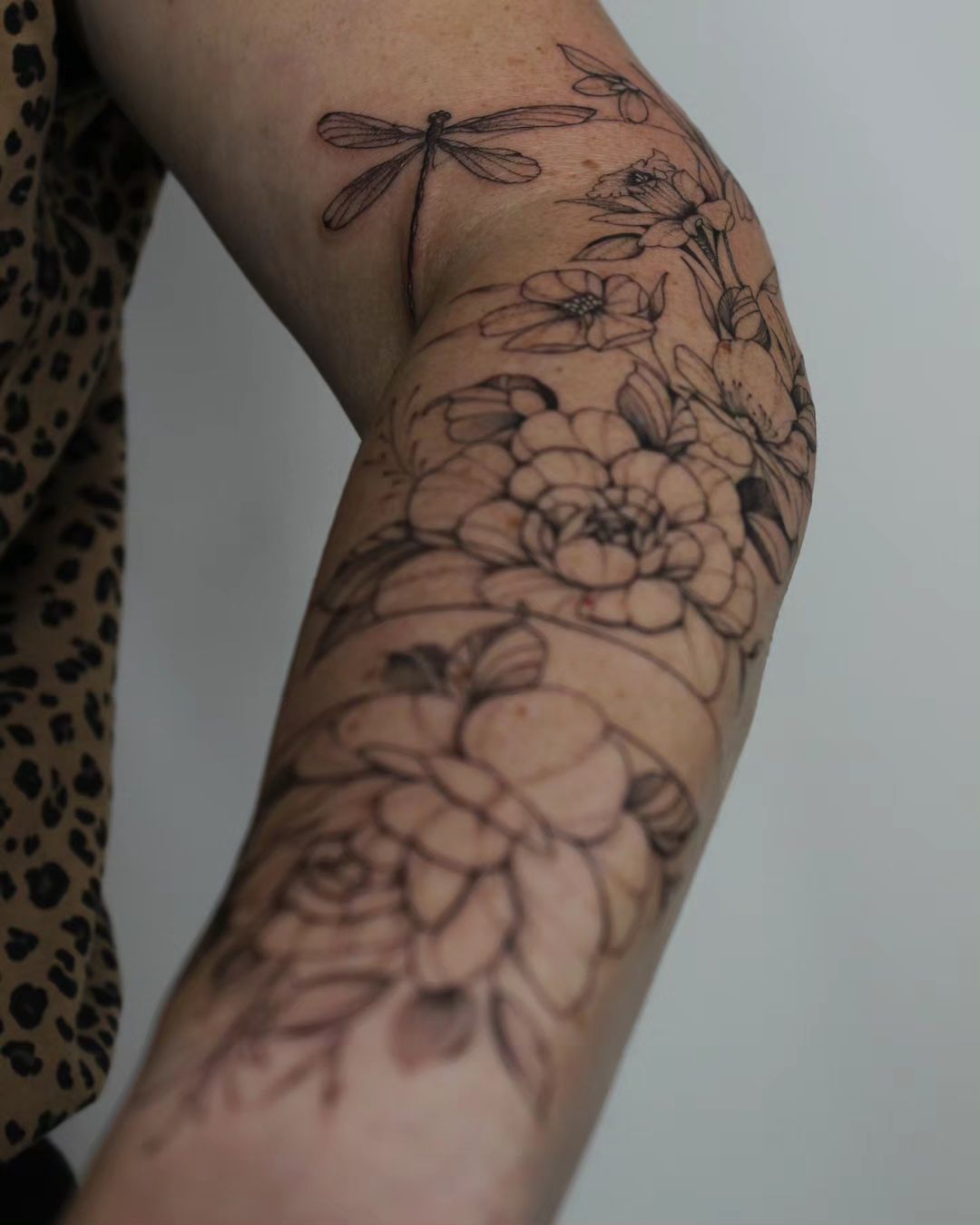 Travail de Tatouage Floral Fin Angers