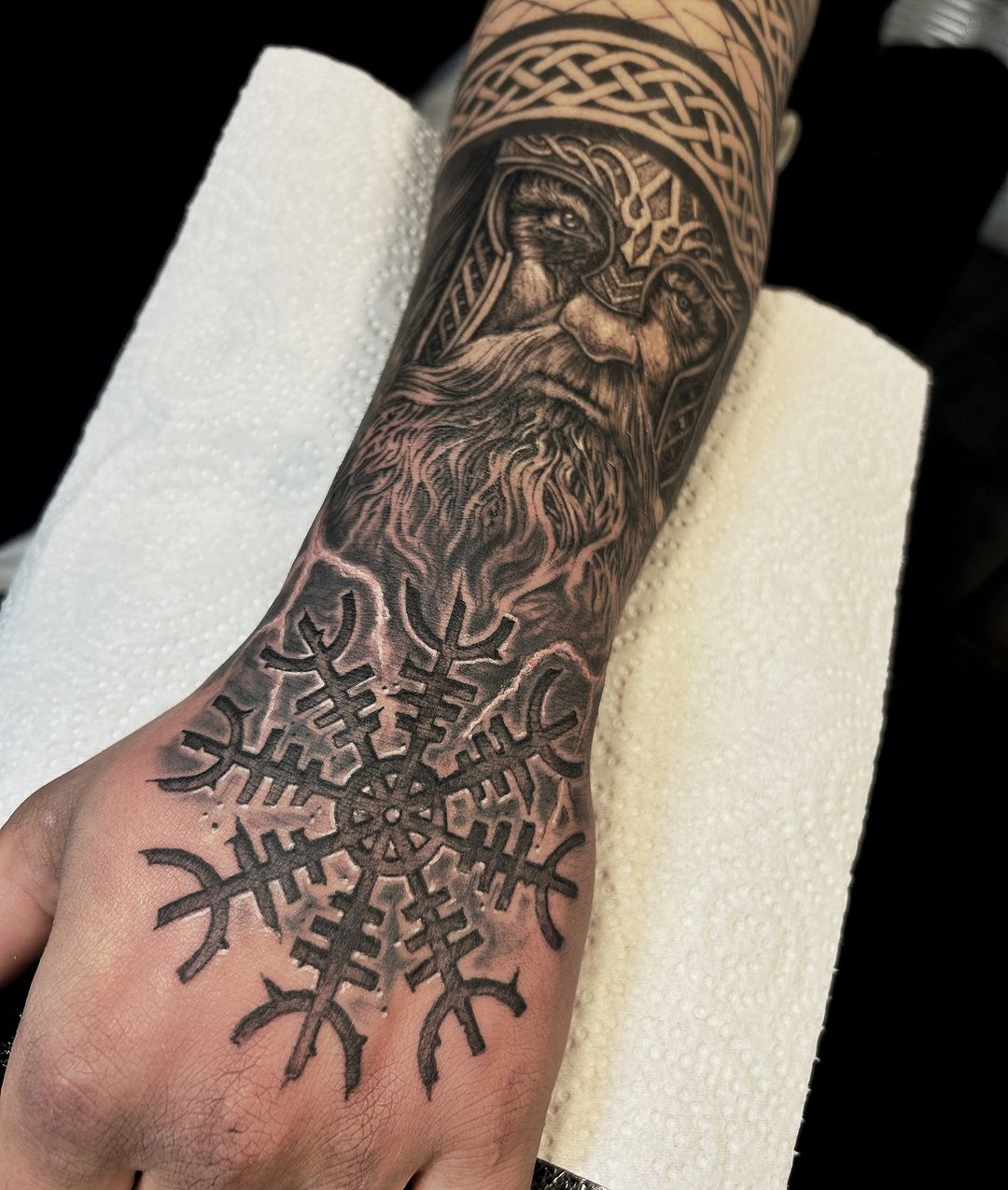 Tatouage par Cyril Perriollat