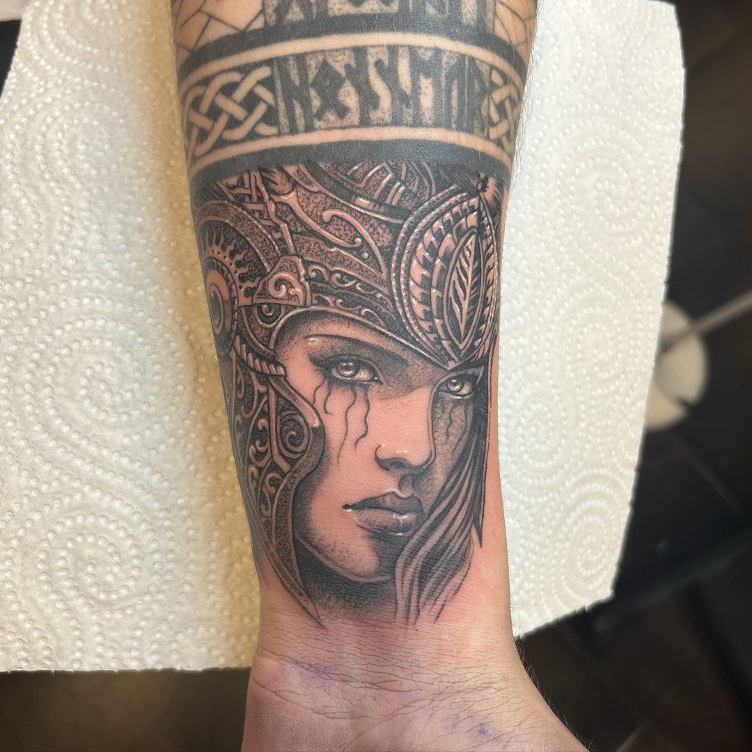 Tatouage par Cyril Perriollat