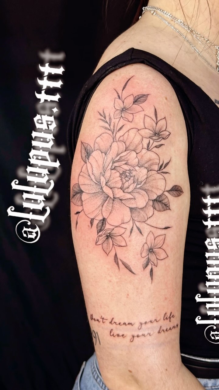 Tatouage par Lucie Roca