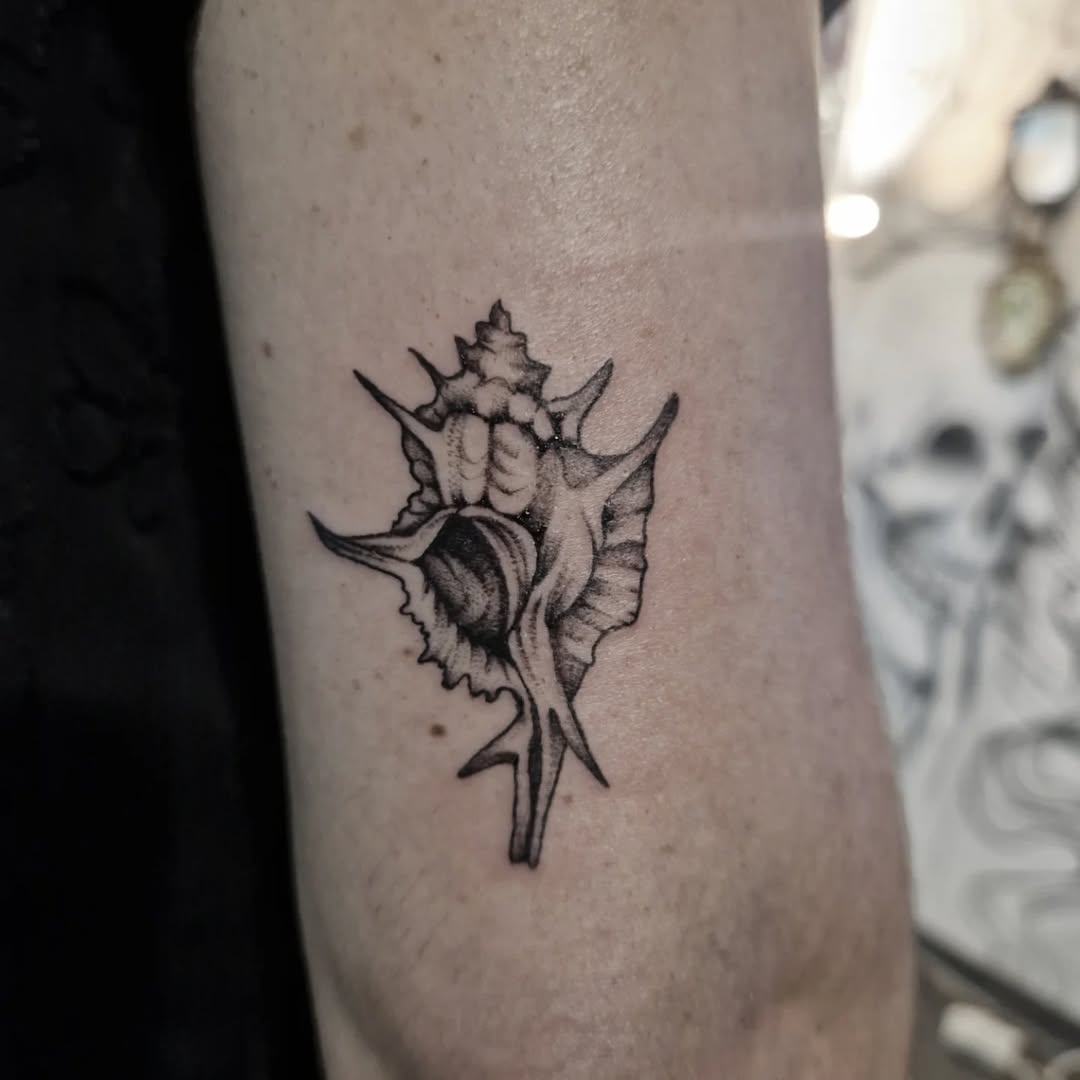Tatouage par Divine Blackheart Tattoo