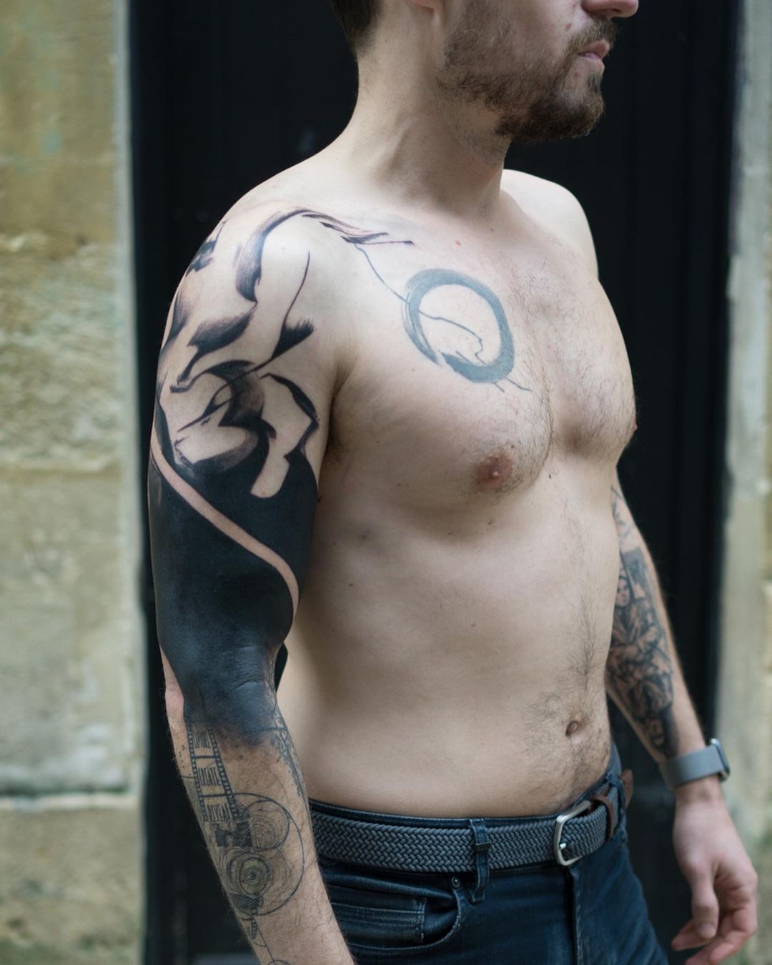 Tatouage par Blackwork Brushstroke Tattoo Toulouse
