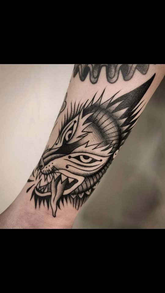 Tatouage par Anaïs XIII Dystopia Tinta