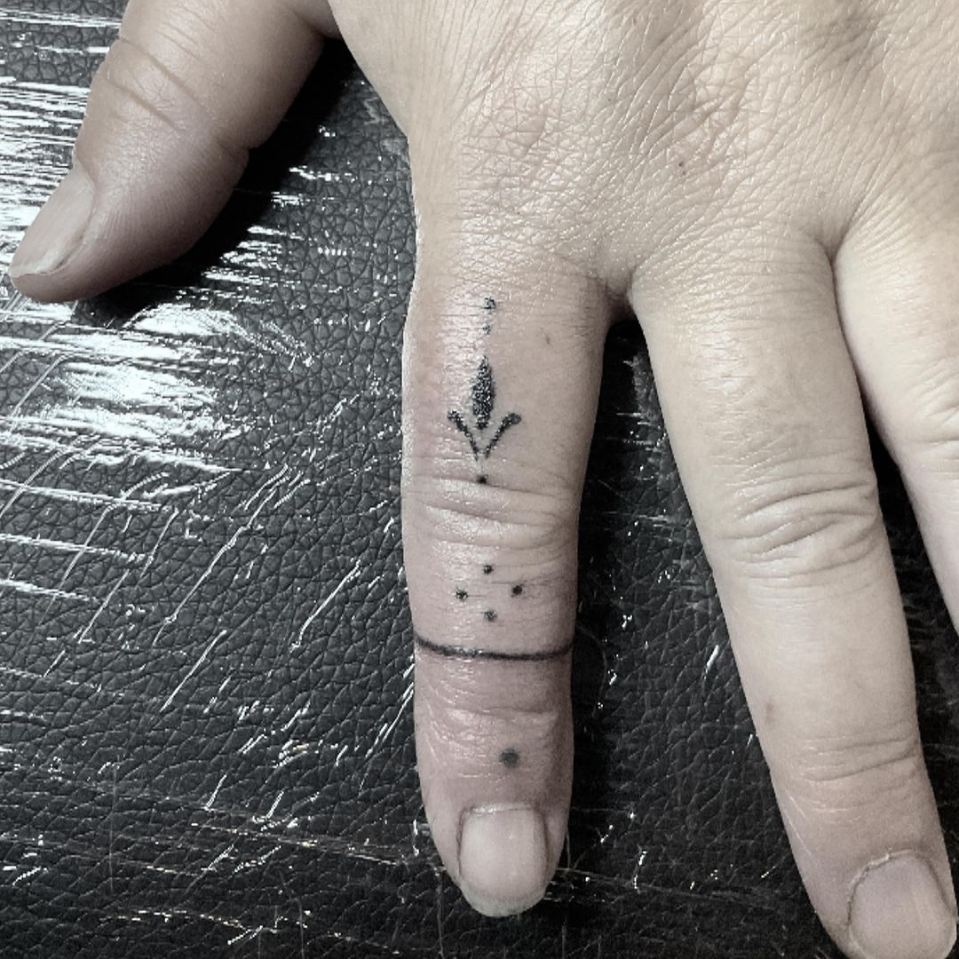 Tatouage par SKINI LEE Handpoke Tattoo Toulouse