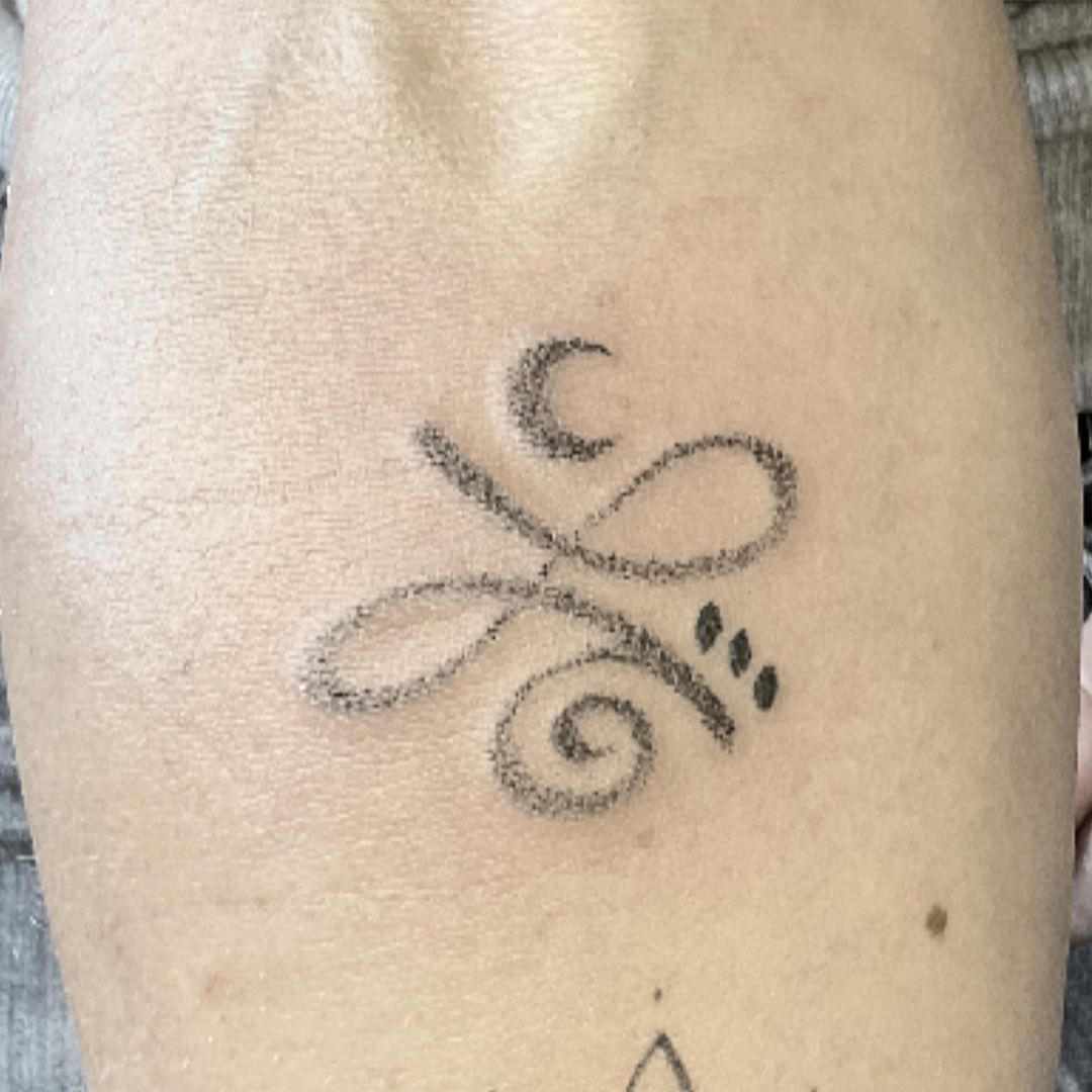 Portfolio de SKINI LEE Handpoke Tattoo Toulouse
