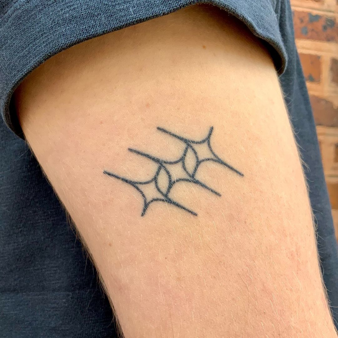 Tatouage par Cestttrop Tattoo Troyes Handpoke