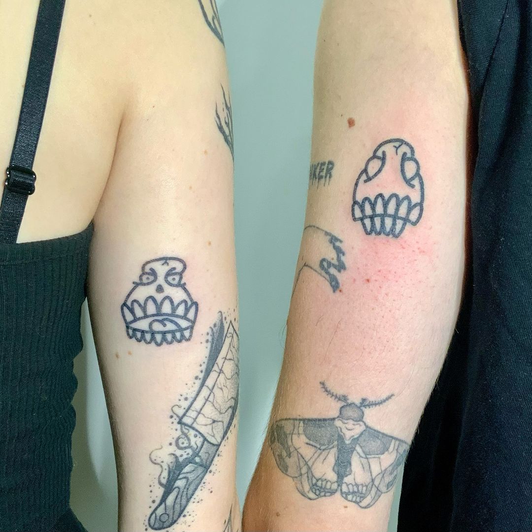 Portfolio de Cestttrop Tattoo Troyes Handpoke