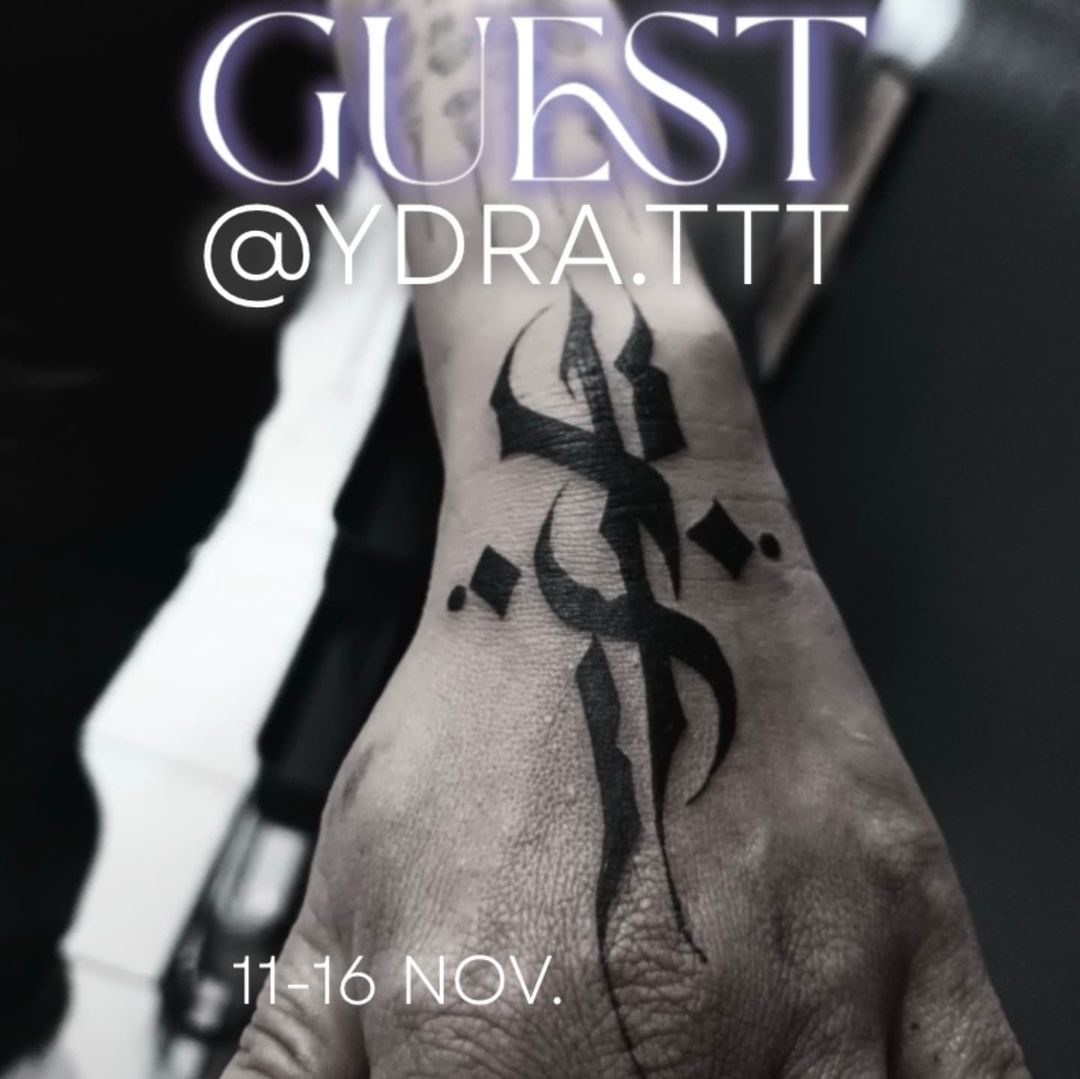 Tatouage par ȲÐRÂ