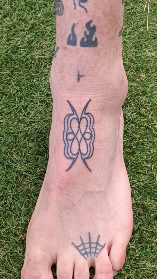 Tatouage par Jeune Ancien