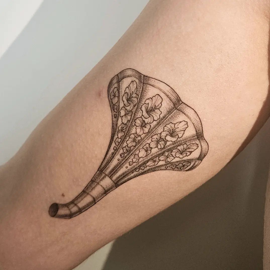 Tatouage par Maeva Yger Tattoo