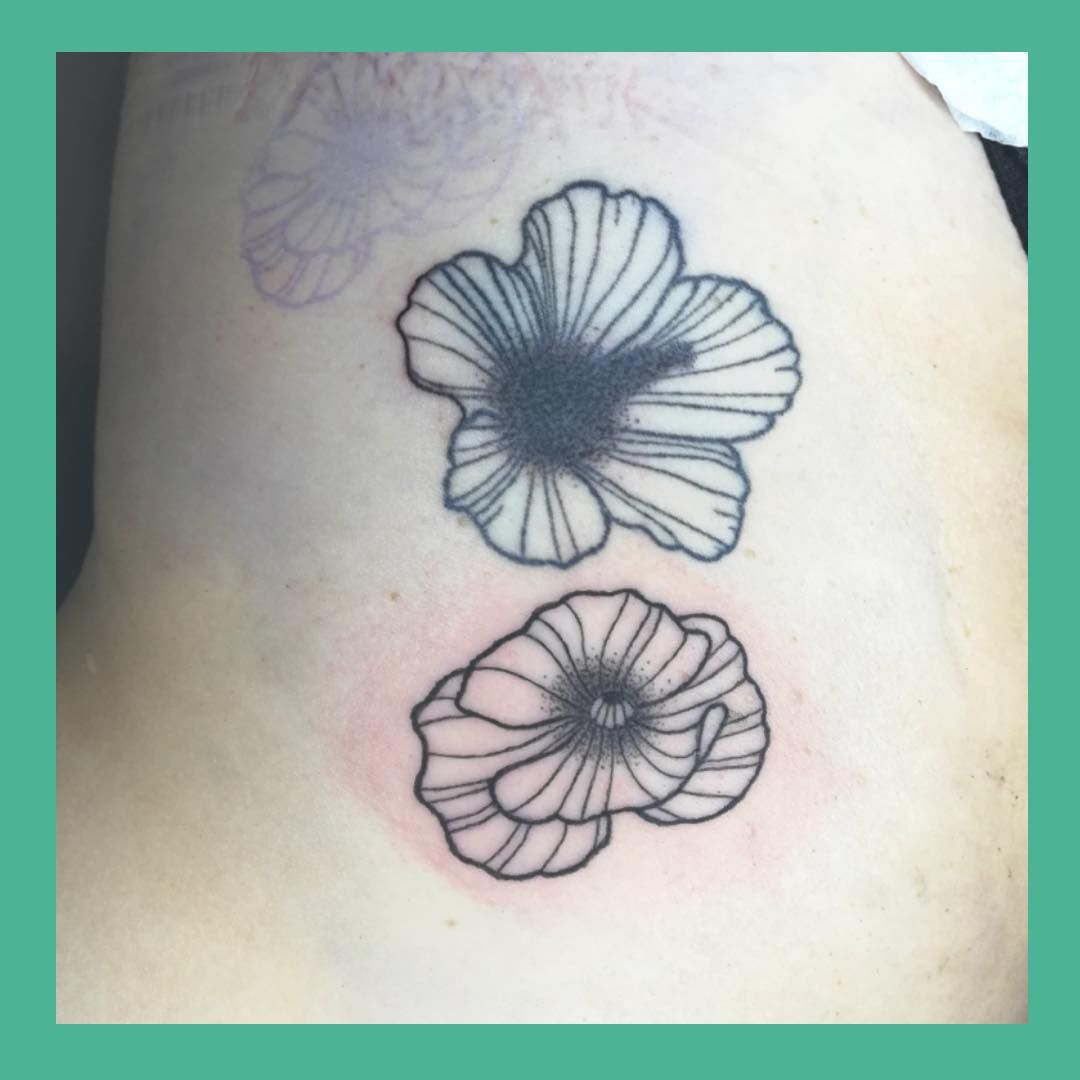 Tatouage par Tatoueuse Style Onirique Géométrique Nature Saint-Nazaire