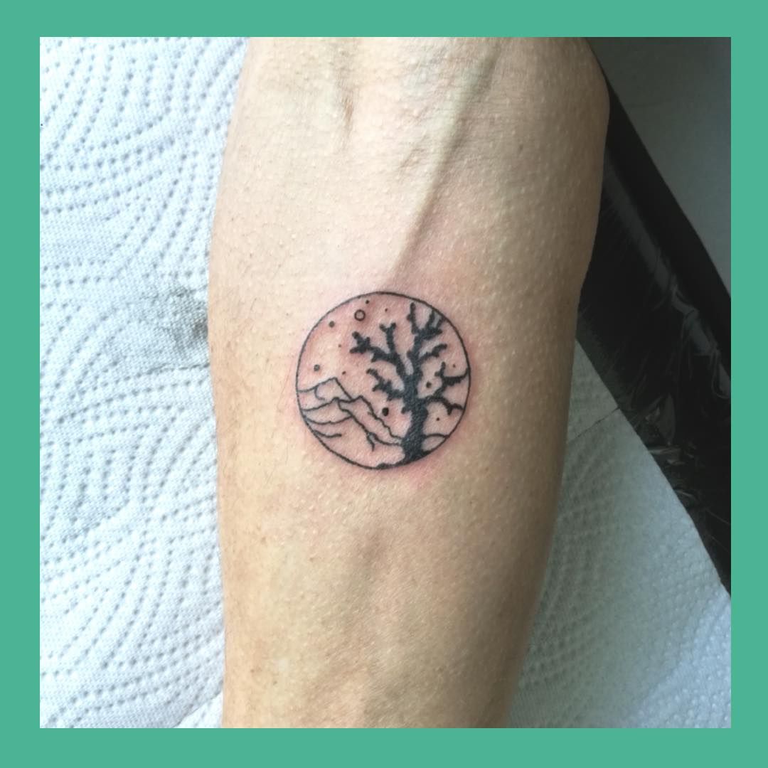 Tatouage par Tatoueuse Style Onirique Géométrique Nature Saint-Nazaire