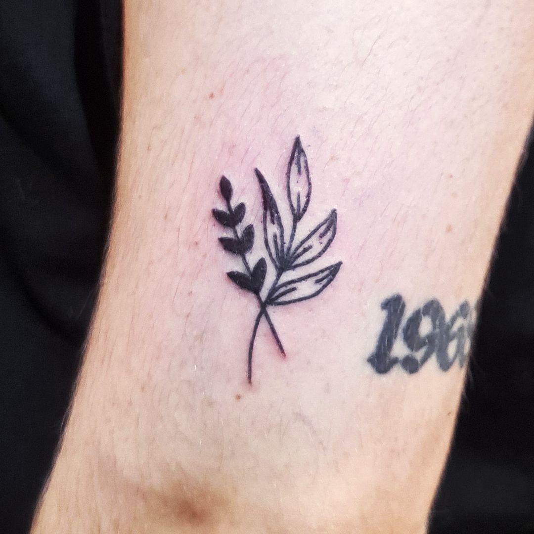 Portfolio de Camille Tatoueuse Style Floral Minimaliste Et Poétique