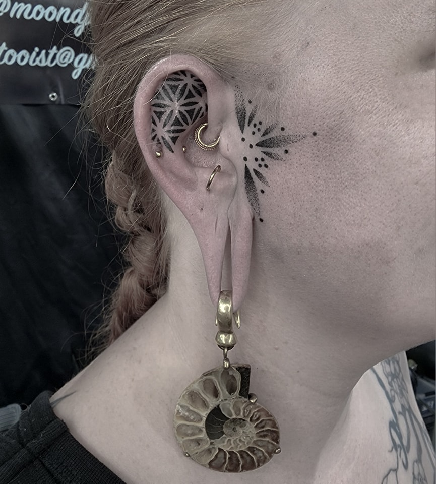 Tatouage par Louna Jeune Tatoueuse Nomade