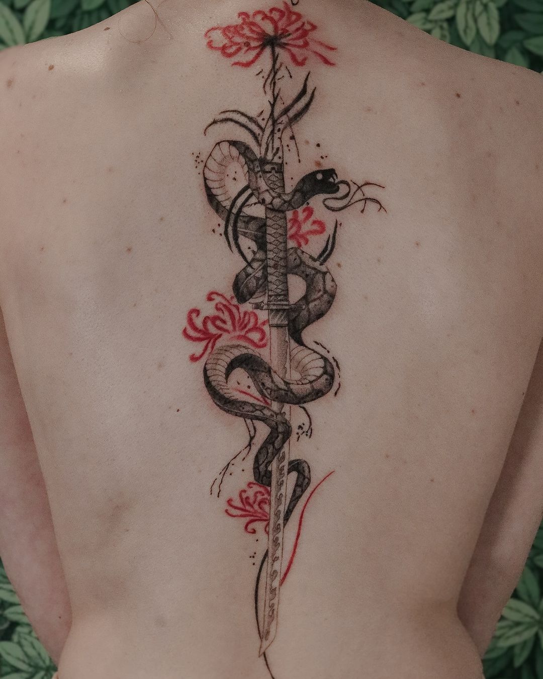 Tatouage par 爪尺 乙卂匚匚卄卂尺 ㄩ丂