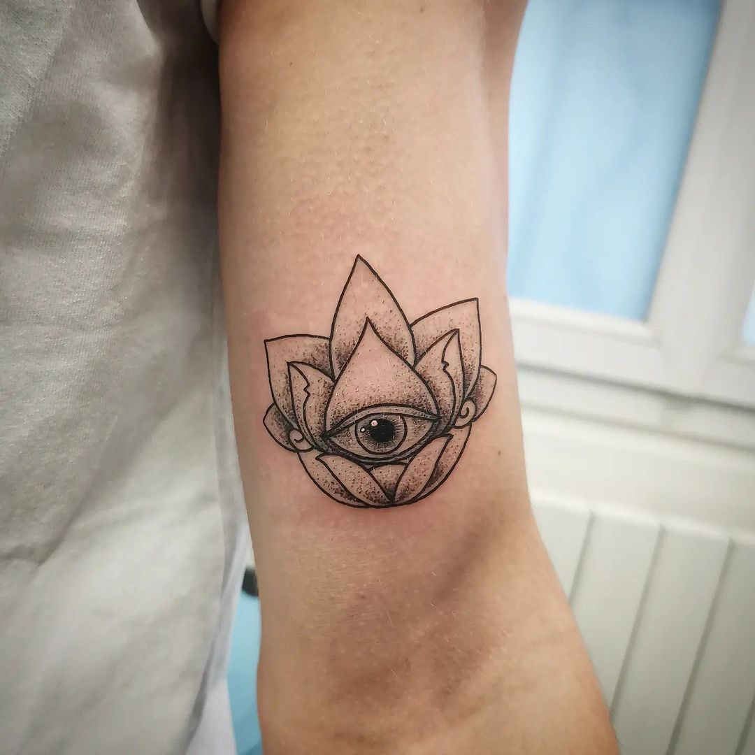 Tatouage par Pyka Tattoo