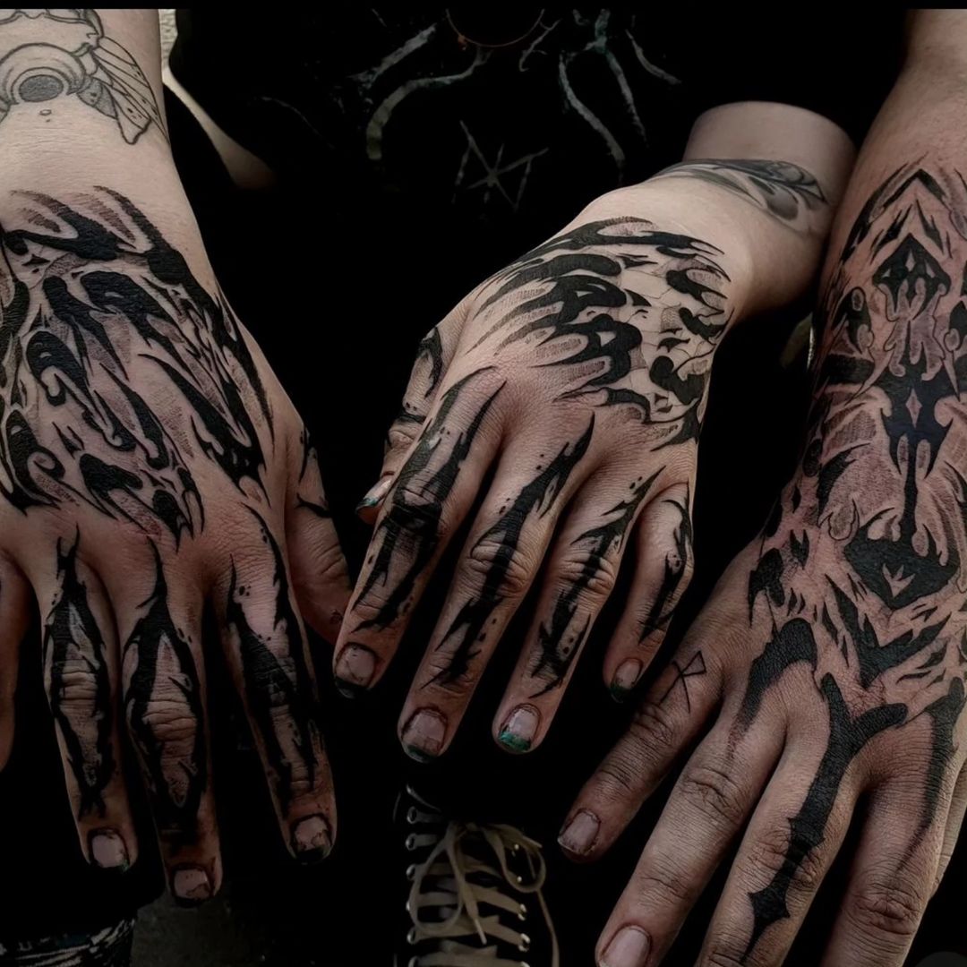 Tatouage par Ménilmontant Tattoo Club