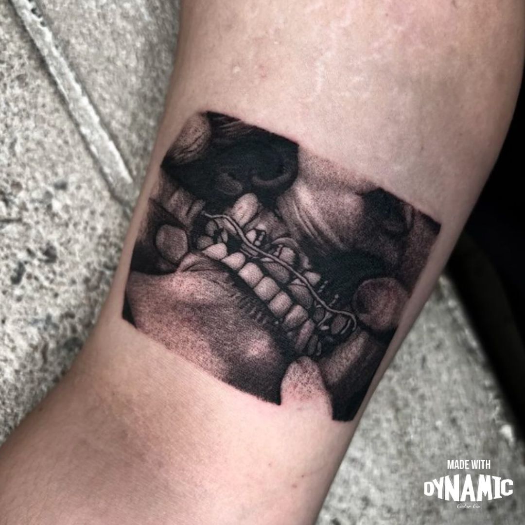Tatouage par Dynamic COLOR