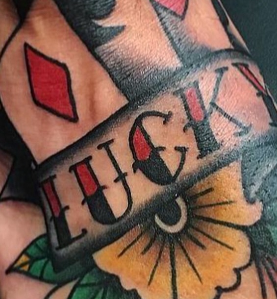 Travail de CRY BABY Tattoo Social CLUB