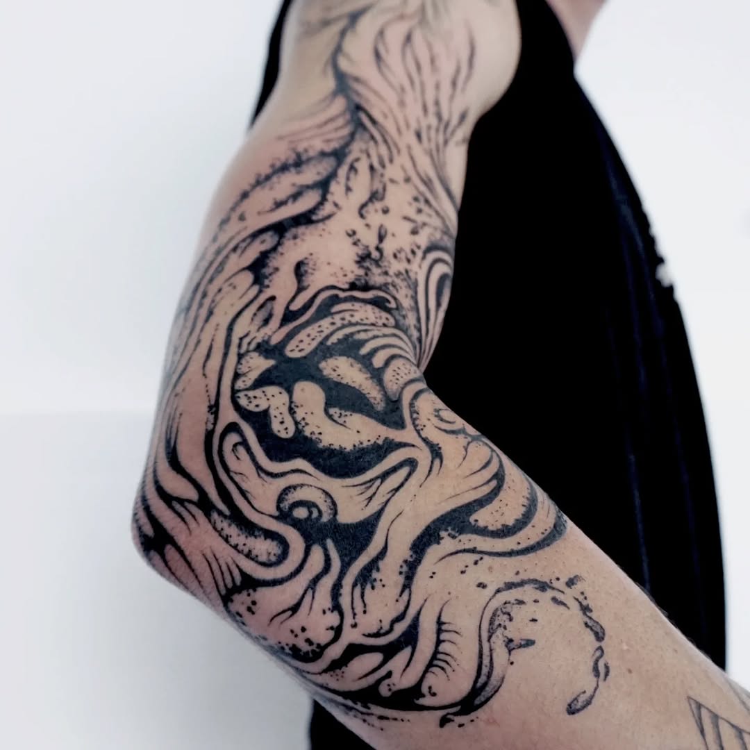 Tatouage par Chloé Guillermin