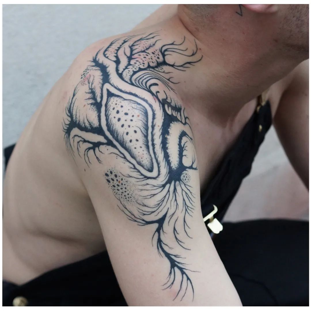 Tatouage par Chloé Guillermin