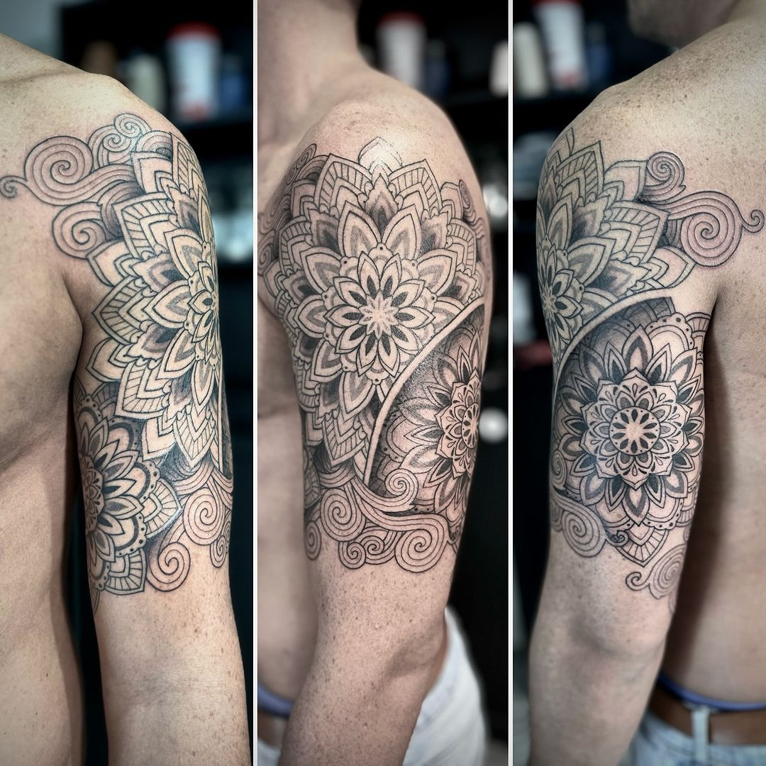 Tatouage par Chavi Tattoo
