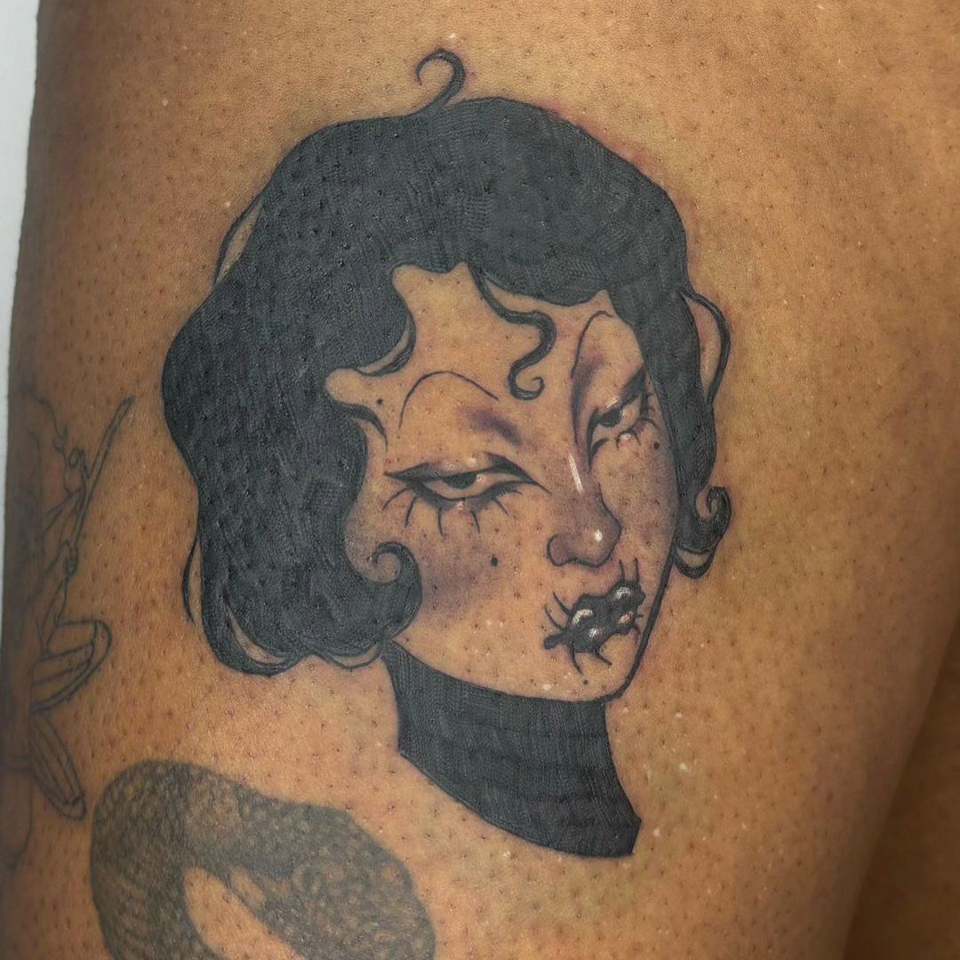 Tatouage par Ella Bruixa