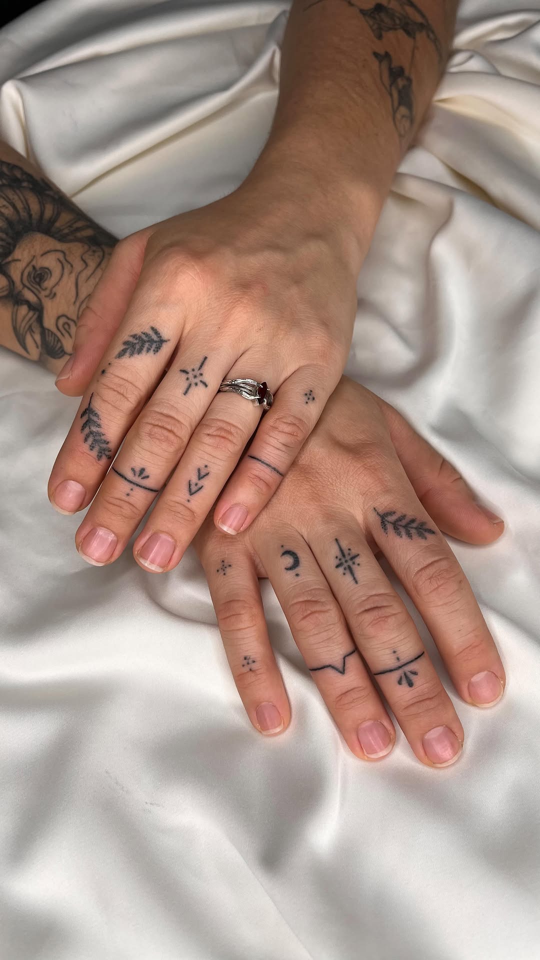 Tatouage par Flori Tatouage Ornemental Handpoke Toulouse