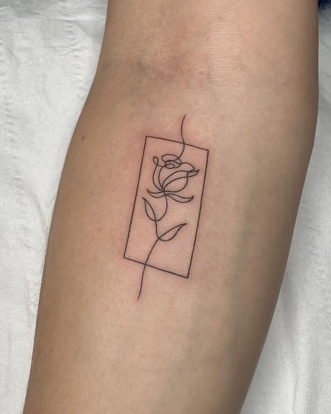 Tatouage par Tatouage Minimaliste Sur Toulouse