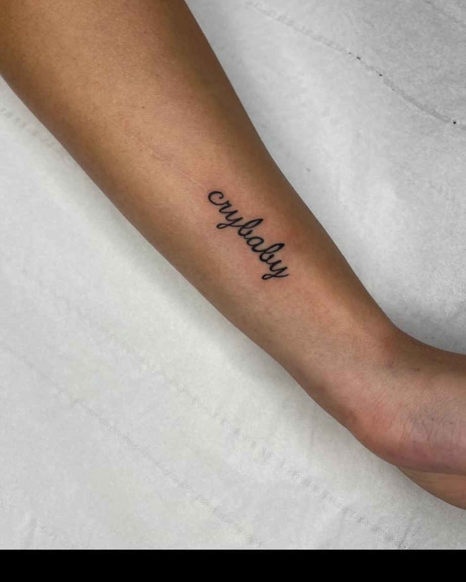 Tatouage par Tatouage Minimaliste Sur Toulouse