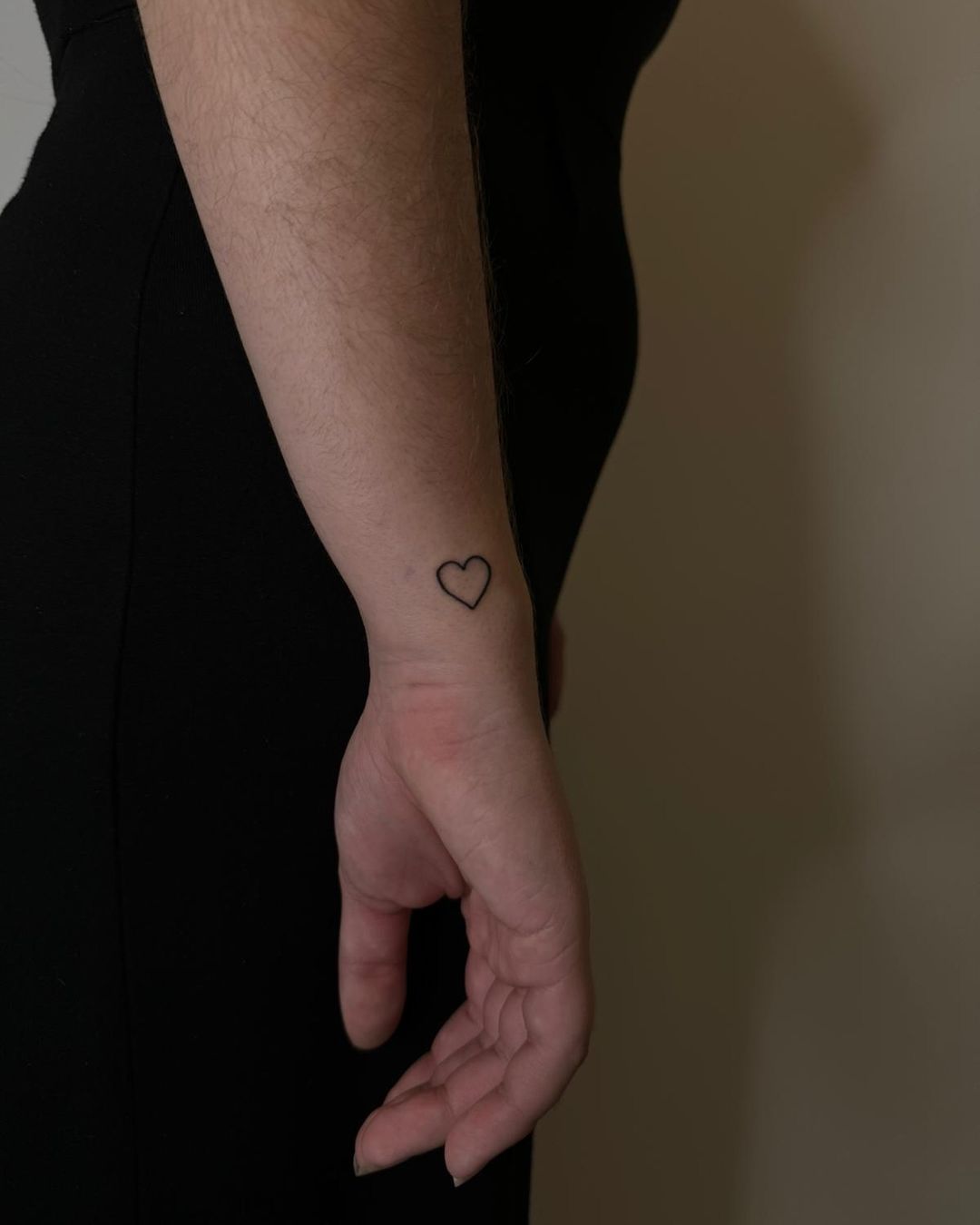 Tatouage par Tatouage Minimaliste Sur Toulouse