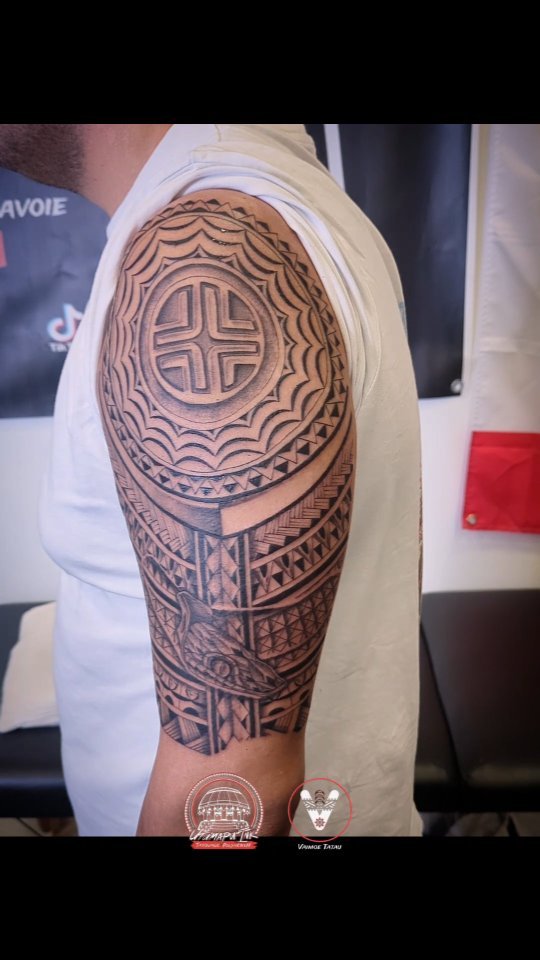 Tatouage par Vaimoe Tatau