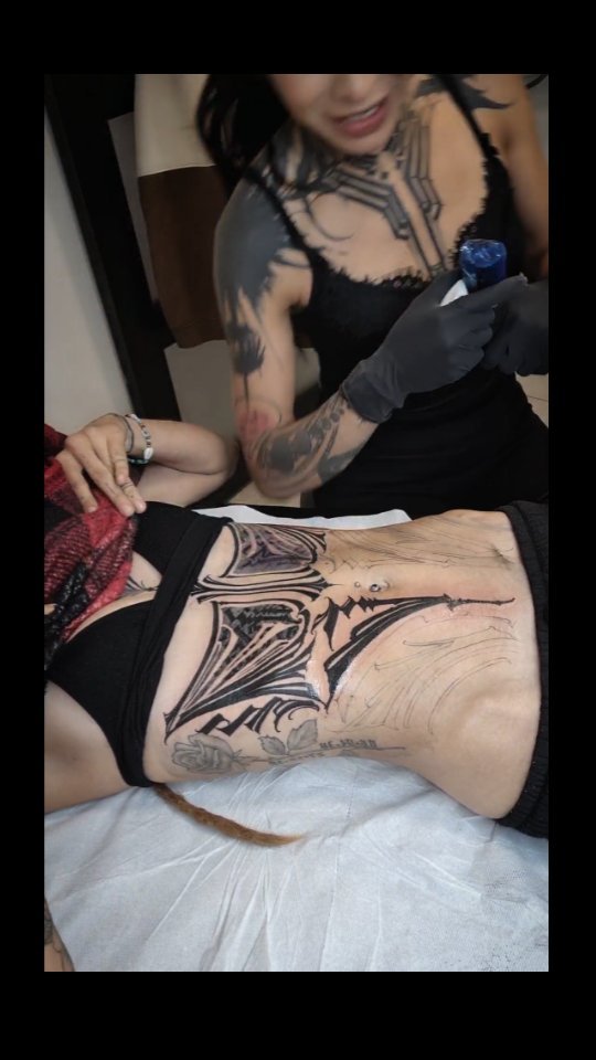 Tatouage par Mariko Oddity Ttt