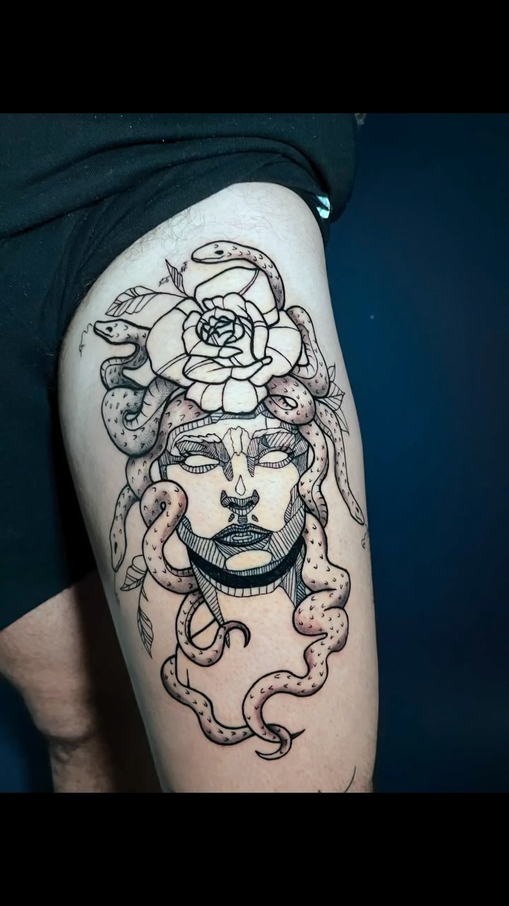 Tatouage par Mona l'Ink Z'art