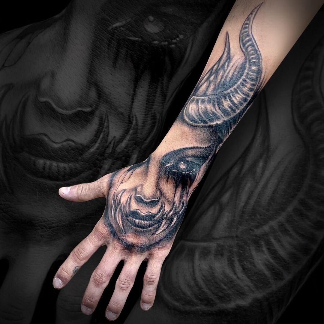 Tatouage par Dinamo