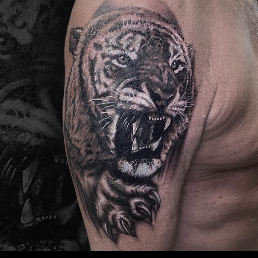 Tatouage par Dinamo