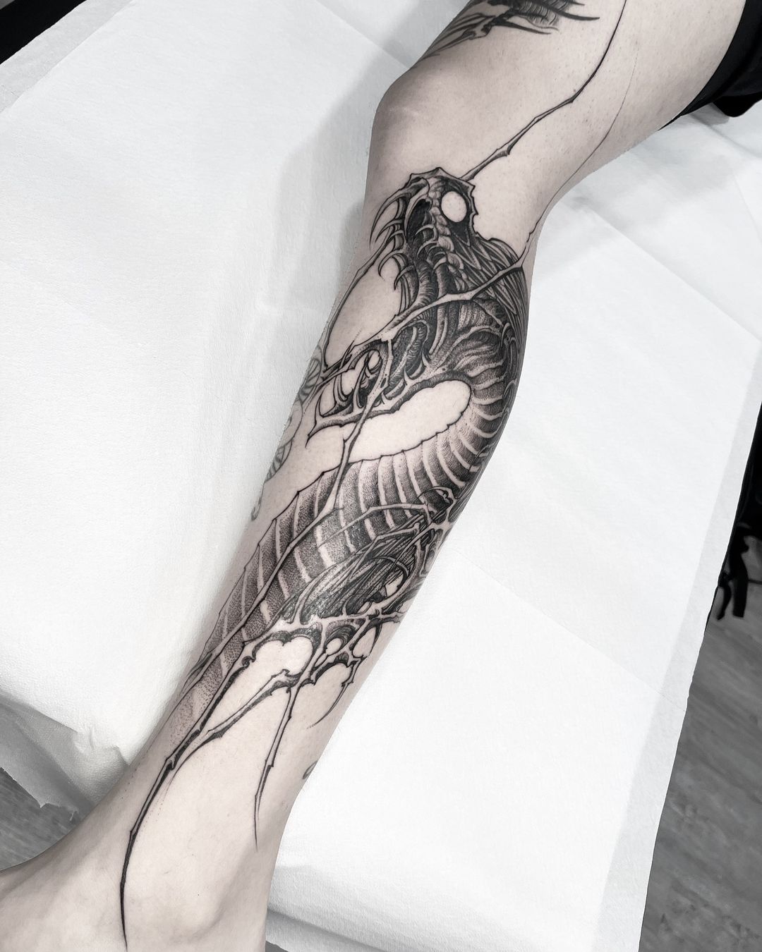 Tatouage par YΛӨ