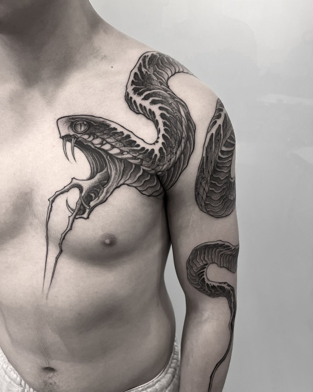 Tatouage par YΛӨ