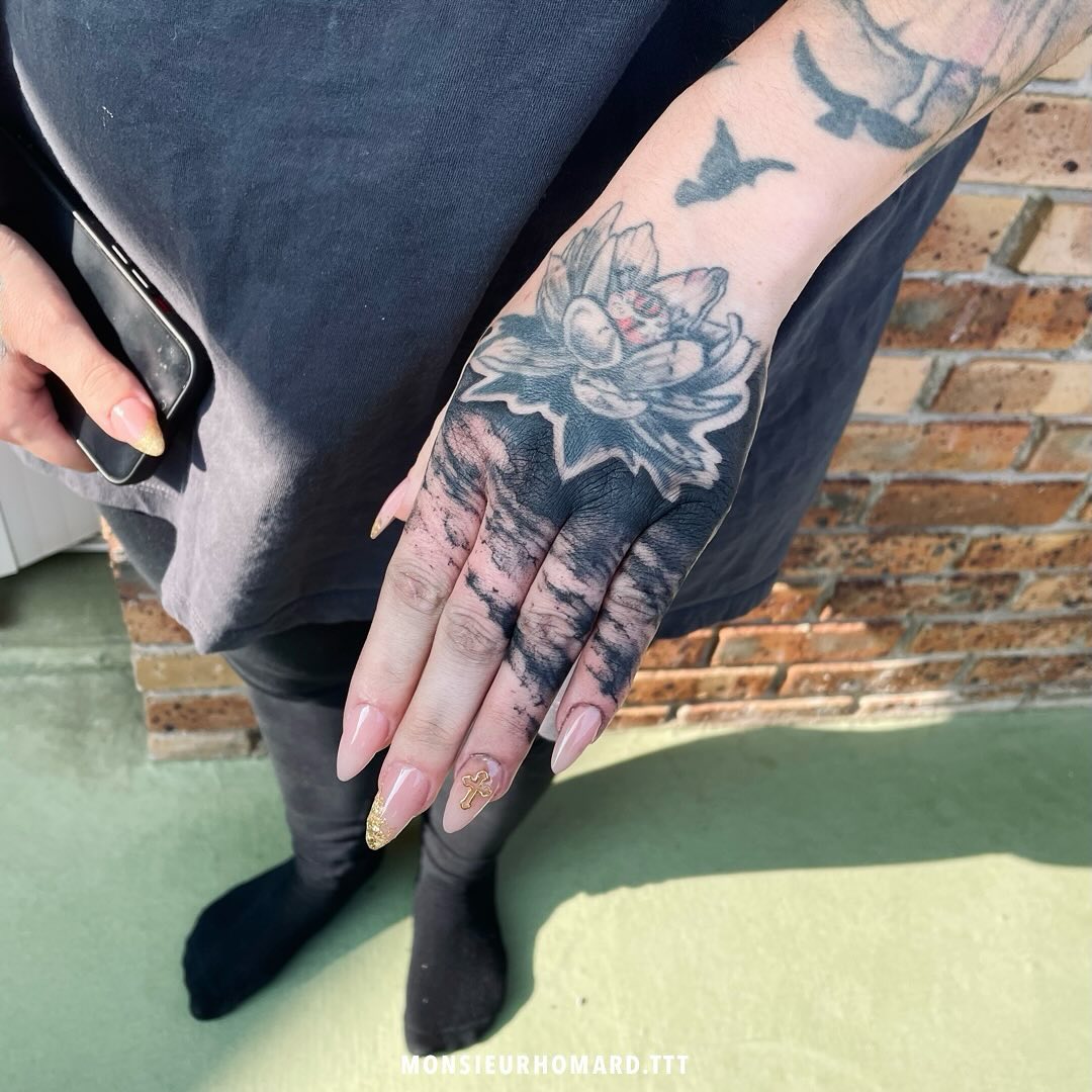 Tatouage par Monsieur Homard Tatoueur Maurepas