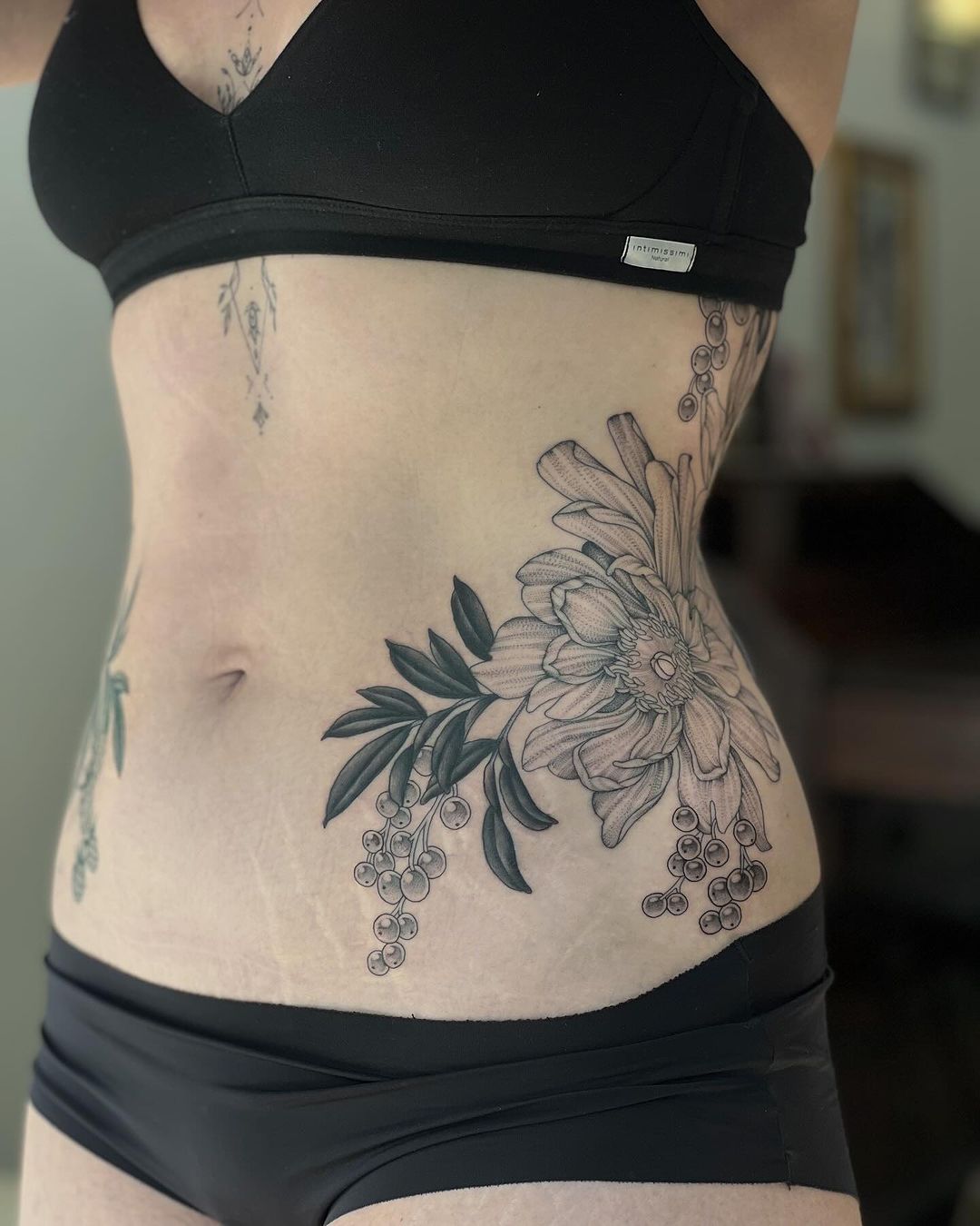 Tatouage par Layla Tatoueuse Genève