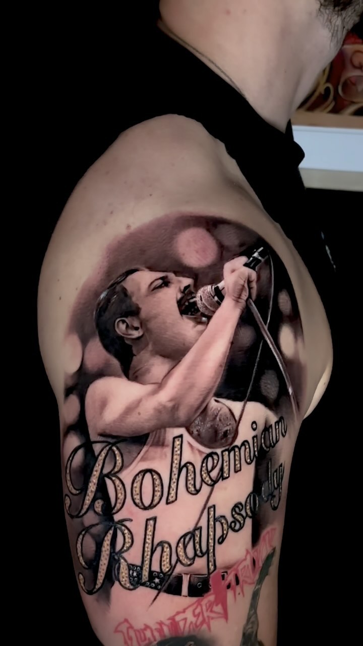 Tatouage par Ilario Giovanno