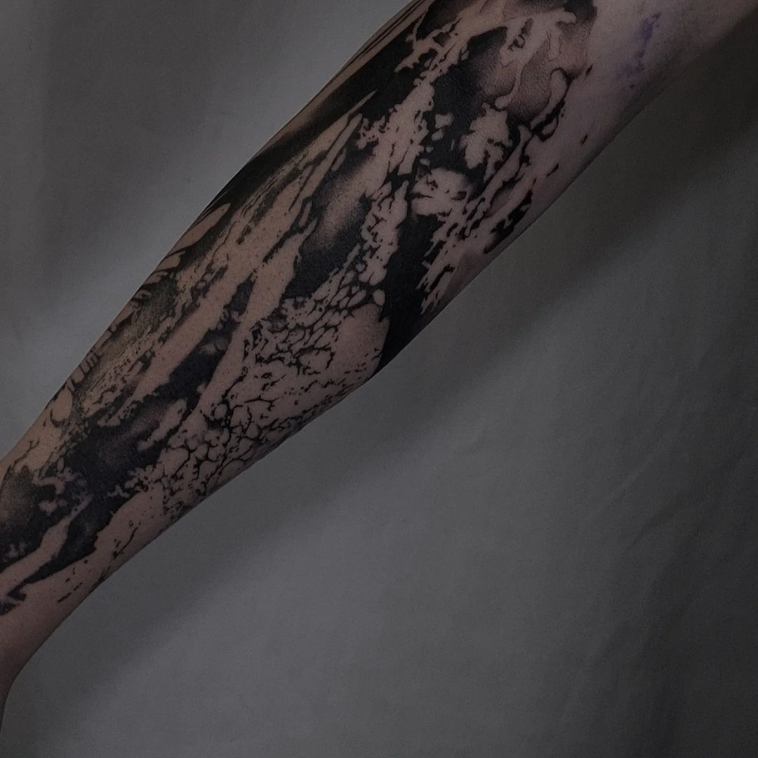 Tatouage par Anoushka Tattoo Abstrait Avon Fontainebleau