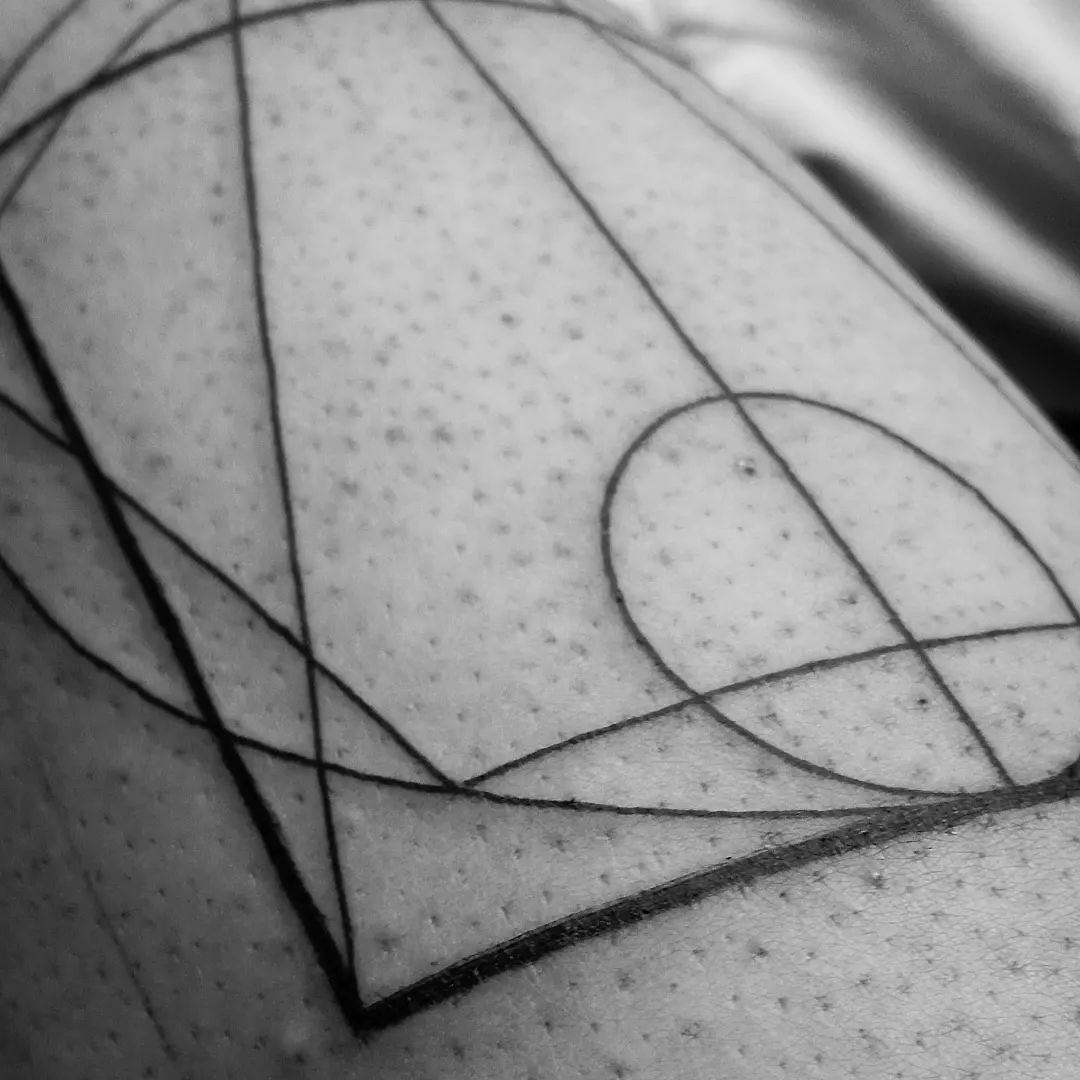 Tatouage par Léo Kee-Pa